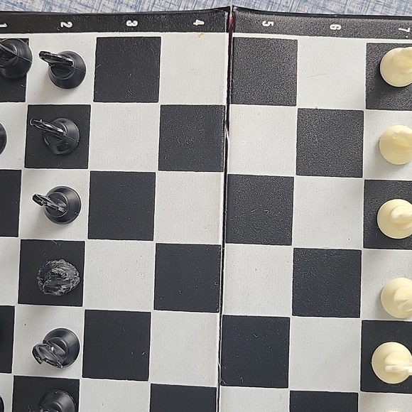 Vintage Spare-Times Chess and Checker Magnetic Travel Case Set. - Picture 4 of 16